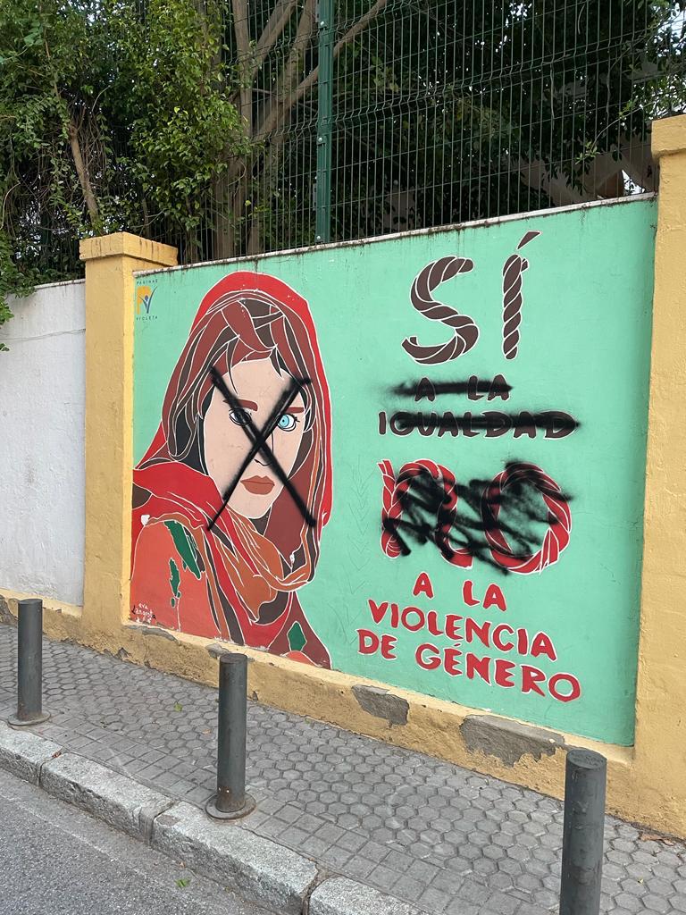 Mural feminista vandalizado